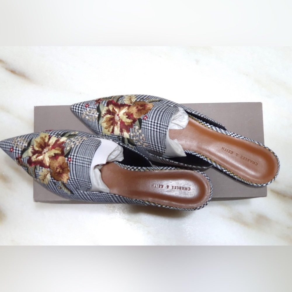 Authentic Charles & Keith floral stripe slip-on mules - EUC size 5